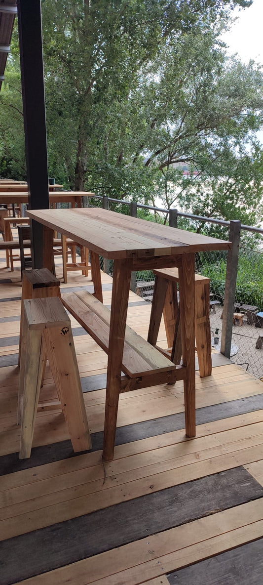 Mange-debout en bois de réemploi
