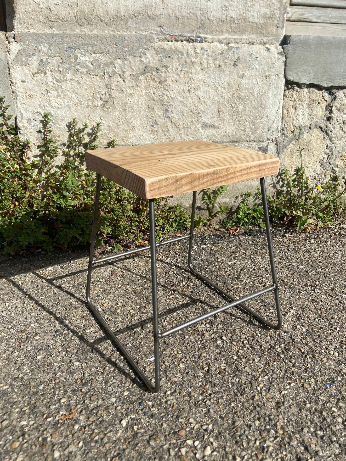 Tabouret bois de réemploi & acier — Pièce unique