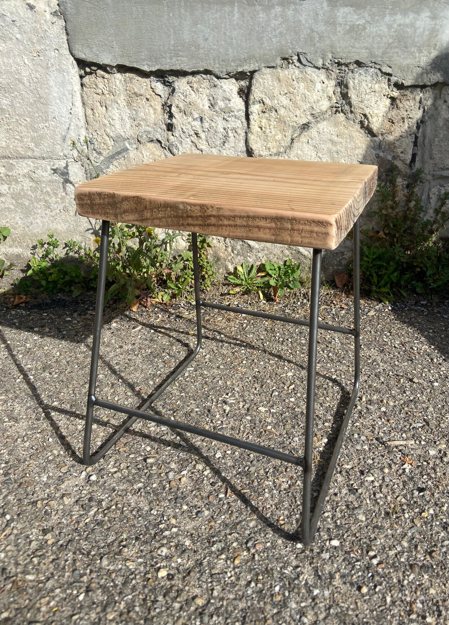 Tabouret bois de réemploi & acier — Pièce unique